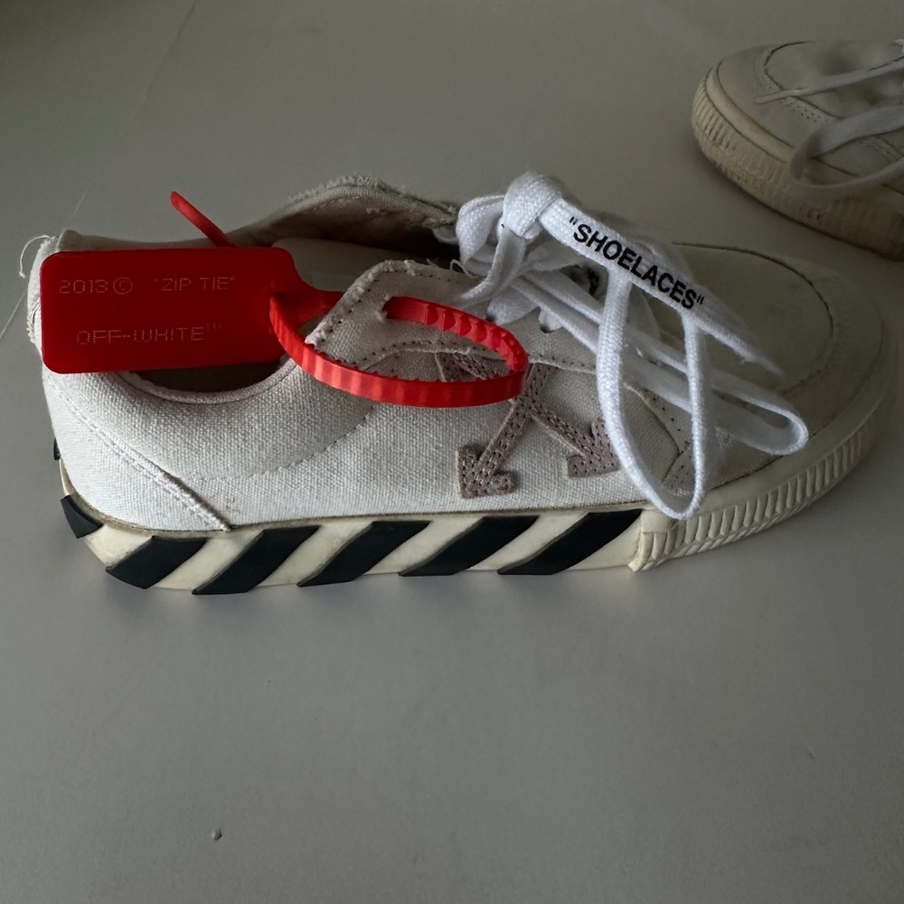Off-White Women's White and Pink Sneakers EU 37